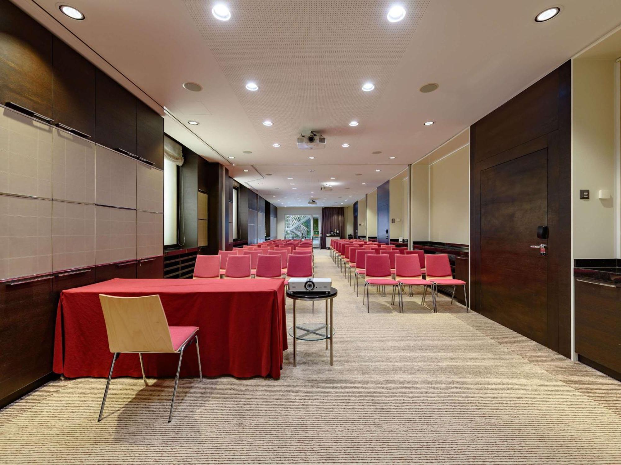 Moevenpick Hotel Lausanne Exterior foto